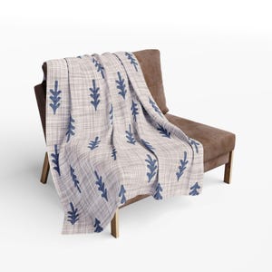 Cozy Arctic Fleece Blanket: Soft Throw for Winter Home Decor