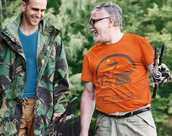 Schwalbe mich ganz Angeln T-Shirt, lustiges Fischer Shirt, Unisex Jersey Kurzarm T-Shirt für Angelbegeisterte, Fisch Liebhaber Geschenk, Angeln