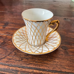 Art Deco French porcelain coffee cup gilded with fine gold / elegant hand painted gold and off white geometrical decor tulip shaped cup