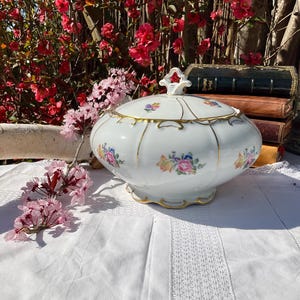 Antique large German porcelain candy box / white round bonbonnière with romantic pink flowery decor and fine gold accents