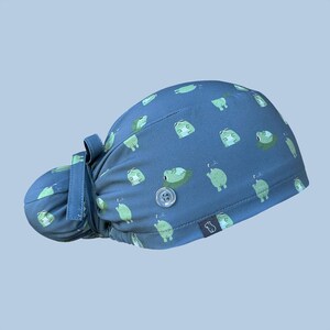Capy Bun Scrub Cap: Frog's Day Off