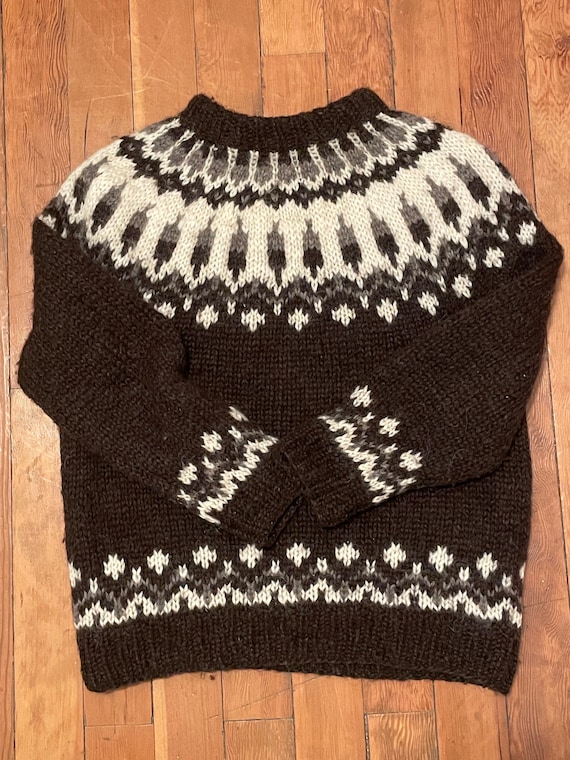 Vtg Icelandic hand knit wool pull over sweater men