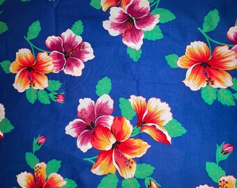 3 1/2 Yards 44” Wide Vtg hibiscus floral Hawaiian print cotton dressmaking fabric