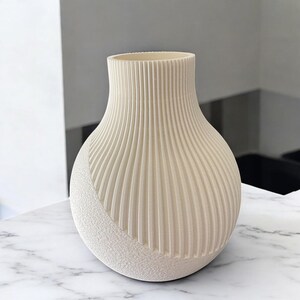 Japandi Moon Vase: Modern Textured 3D Printed Vase for Dried Flowers