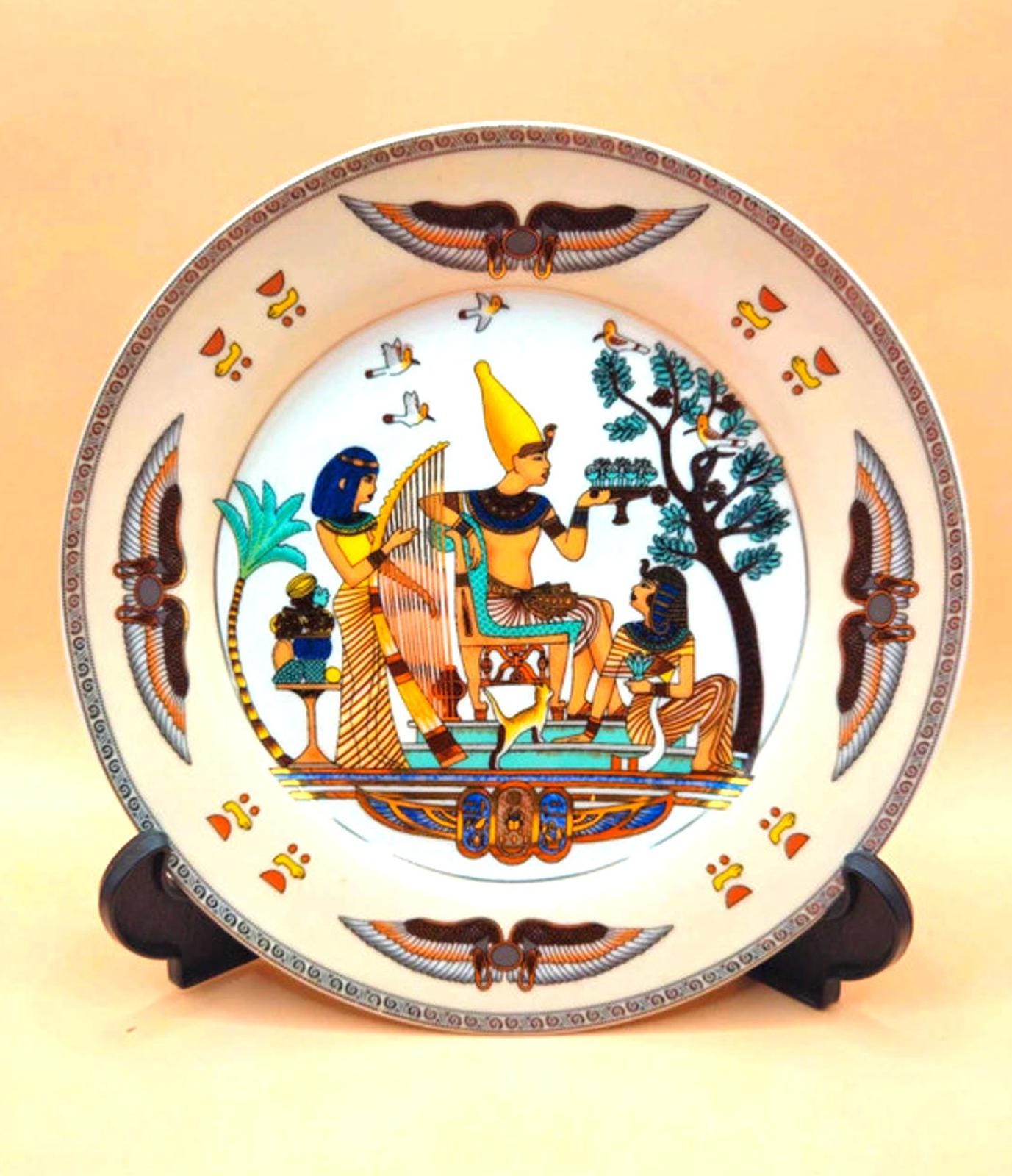 Lot De 8 Assiettes Mythologie L'Objet En Porcelaine, Forme Octogonale, Motif Floral