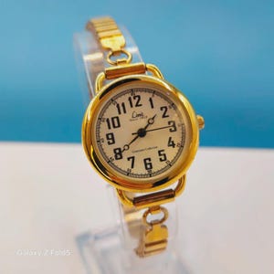 Vintage Ladies Gold Tone Limit Quartz Watch With Stretch Bracelet Classic Round Dial