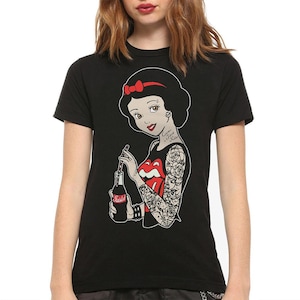 タトゥー入り白雪姫パンクロックTシャツ、メンズとレディースサイズ（DIS-302111）