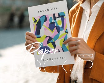 Mockup di poster di carta con mani, mockup di poster DIN A4 con persona, mockup di cornice per foto, mockup di cornice per foto, mockup di poster d'arte da parete alla moda
