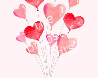 Puede incluir: Un ramo de globos en forma de corazón en tonos de rosa y rojo. Los globos están atados juntos y flotando en el aire.