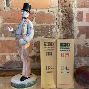 Ceramic Cricketer Bowler Figure - Handmade and painted Delftware ceramic figurine & sculpture, the perfect gift for Cricket Lovers