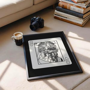 Arte mural de la Reina de Corazones Lesbiana / Lámina de cartas de juego sáficas / Decoración para parejas queer / Póster de amor LGBTQ / Arte minimalista en blanco y negro imagen 7