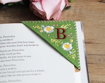 Personalized Hand Embroidered Corner Bookmark, Felt Triangle Page Stitched Corner Handmade Bookmark, gift for her , gift for mom