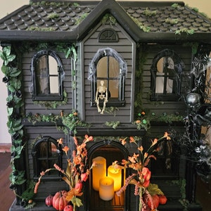 Halloween Dollhouse/Halloween Decor