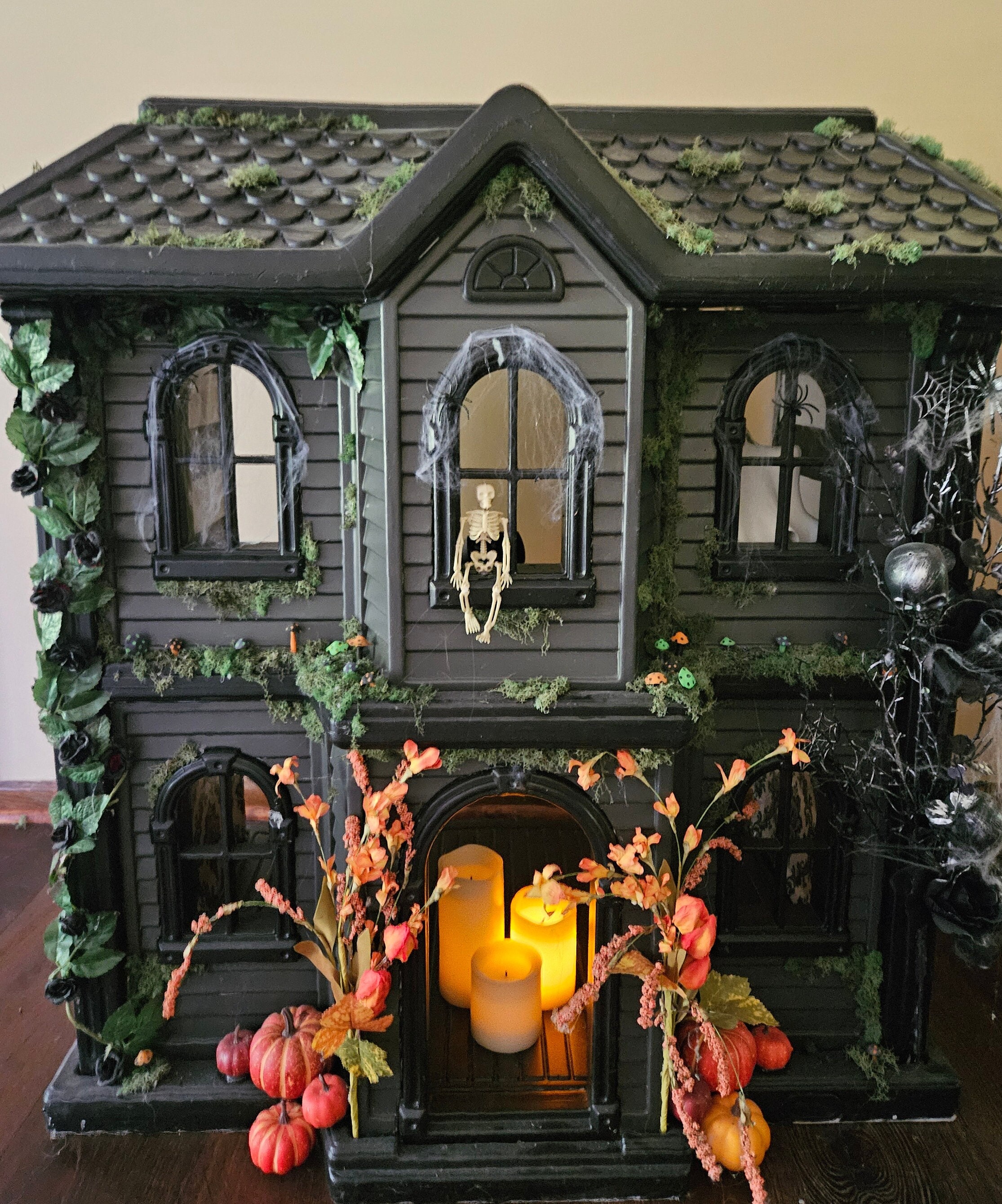 Halloween Dollhouse/Halloween Decor