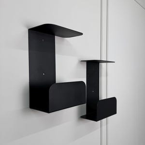 Sleek Floating Metal Bookshelf, Wall Mounted Industrial Storage, Minimalist Bookcase for Living Room, Office & Bedroom Floating Shelf
