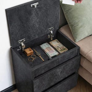 Mesa de cabeceira com cofre RFID oculto, design minimalista com compartimento secreto para guardar objetos, entregue totalmente montada. Ótima opção para presente!