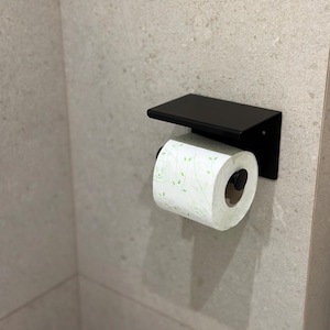 Porta carta igienica elegante con ripiano, porta carta igienica moderno in metallo nero da parete, accessori per WC, porta carta igienica per gli ospiti, regalo per la mamma