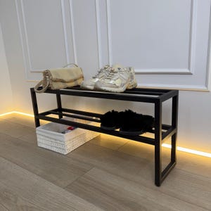 金属製の靴ラック、2段の靴ラック、コンパクトな靴ラック、廊下の靴収納、フロア靴ラック、ロフトスタイルの家具、簡潔な棚