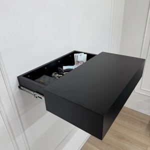 Flur verstecktes Fach Regal sicher mit Kartenschloss, Sicherheitsschlüssel sicher, versteckte sichere Schubladenaufbewahrung, minimalistisches Design, individuelles Bücherregal