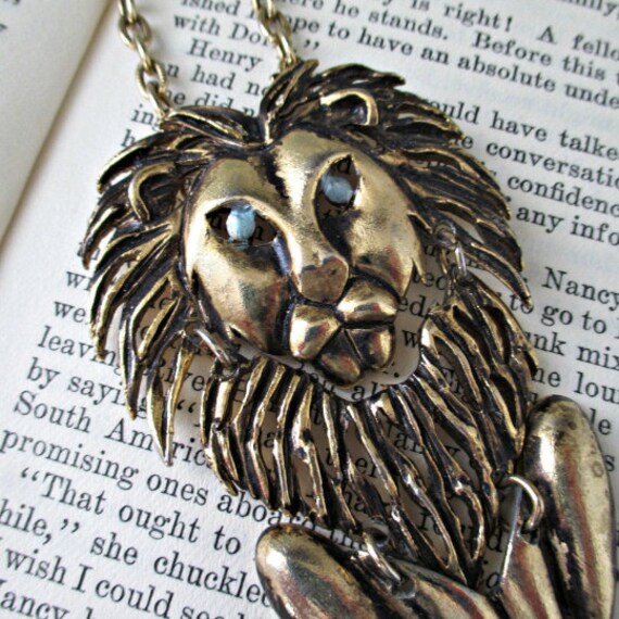 Vintage lion best sale necklace