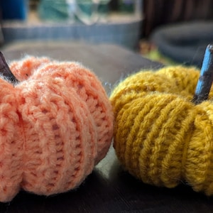 Knit pumpkin pattern