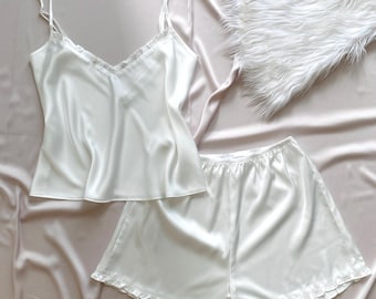Backless Satin Cami Top & Shorts Set – Bridal Pajamas, Bridesmaid Gift, Silky Sleepwear