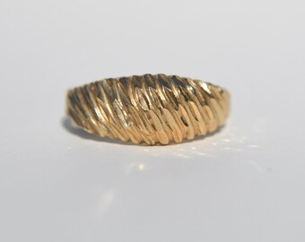 Croissant Shrimp Band Ring