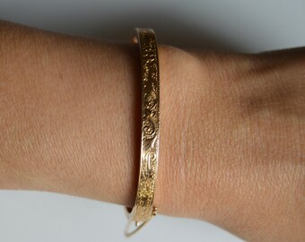 Antique Victorian Era 14K Gold Floral Etched Hinged Bangle Bracelet