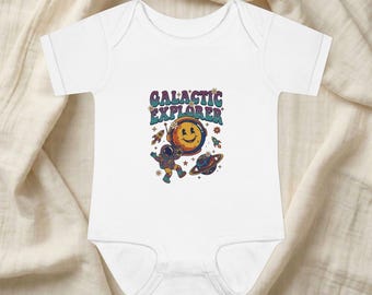Body infantil com astronauta sorridente explorador galáctico | Espaço, planetas e estrelas