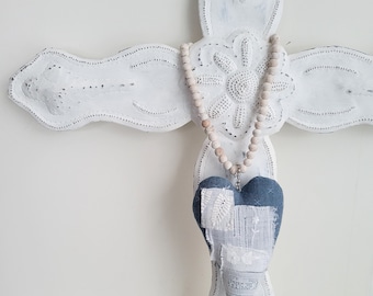 Distressed White Metal Cross With Textile Art Heart on Wooden Bead String - Wall Decoration - Brocante - Antique Farmhouse-  Shabby Chic