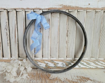 Large Vintage Round Metal Hoop - 7 Inch - Silver - Cork Lined - Spring Tension - Vintage Embroidery Hoops - Sewing Supplies - Cross Stitch