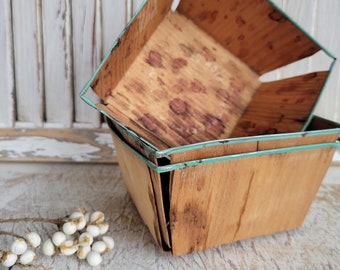 Vintage Wooden Berry Box - One Berry Basket - Aqua Metal Rim - Antique Farmhouse - Vintage Farmhouse - Rustic Decor