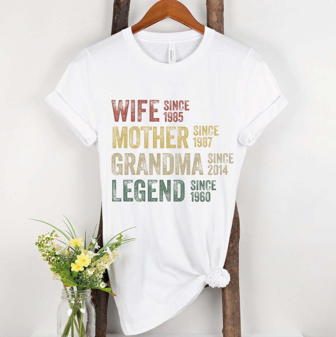 Proud New Grandma Since 2017 - Cute Mother's Day T-Shirt Mom