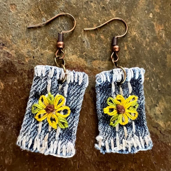 Pendientes bohemios de mezclilla ~ Jeans reciclados bordados a mano ~ Pendientes colgantes ~ Ideales para REGALAR ~ Madre, hermana, esposa, amiga, graduación