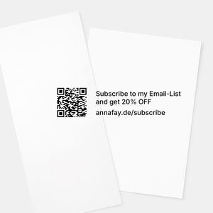 Op de afbeelding: Een zwart-witte QR-code met de tekst "Subscribe to my Email-List and get 20% OFF annafay.de/subscribe" eronder.