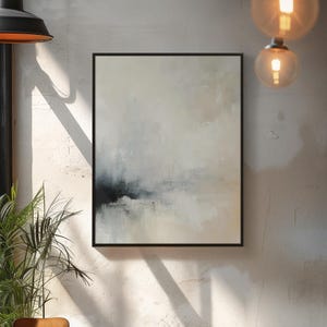 Puede incluir: Una pintura abstracta enmarcada con un fondo blanco y una línea de horizonte azul oscuro y gris. La pintura está en un marco negro y está colgada en una pared blanca.