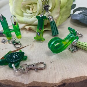 Llavero/colgante de bolso de 4 piezas, carta, regalo, personalizado, resina sintética, resina, mejor amiga, verde con degradado
