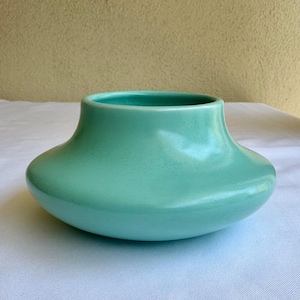 West Coast Pottery Calif Turquoise Blue/Aqua Blue Planter/Vase 1940s Burbank CA Ceramic Mold 104 Mid Century Round 5.5” Diameter 3” Tall