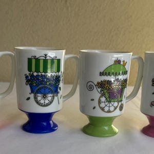 Vintage MCM 4 Renoir Royal Crown Arnart Pedestal Smug Tassen 55/1525 Kaffeetassen mit Blumenwagen-Design in Rot, Blau, Grün, Pink, 1960er Jahre