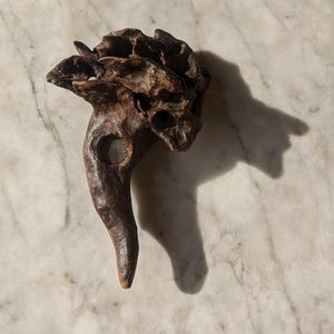 Beautiful Flower Pipe – Unique Himalayan Driftwood Pipe, Natural Carved Design with Stainless Steel Mesh