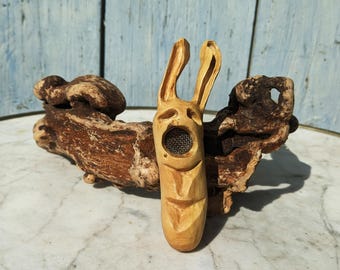 Buchsbaumhasenpfeife, kleine handgeschnitzte Tierpfeife aus dichtem Pyrenäenholz (13×3×3 cm)