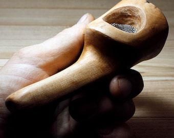Handcrafted Cherrywood Pipe – Classic Form with Natural Elements