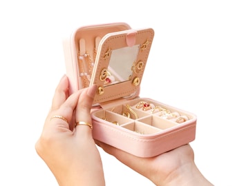 Travel Jewelry Box, Personalized Engraved Jewelry Case Gift for Sister Niece Mom Birth Month Flower Jewelry Earring Organizer for Bridesmaid