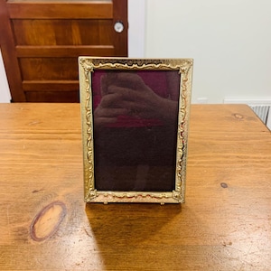 Vintage Ornate Gold 5x7 Footed Picture Frame