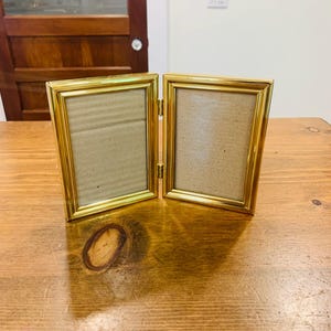Vintage MCM Gold 3.5x5 Bifold Picture Frame
