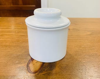 Burriera francese in ceramica bianca