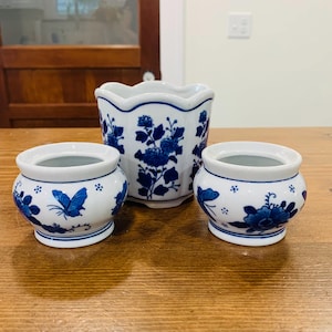 Vintage Chinoiserie Planter Set: Blue Floral Butterfly Design - Set of 3