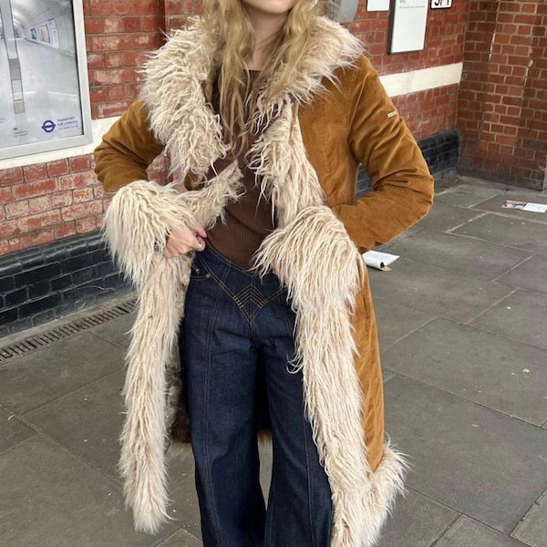 Damen langer brauner Wildleder Penny Lane Mantel mit Shearling Pelzbesatz Afghan 70er Boho Toscana Winter Trench