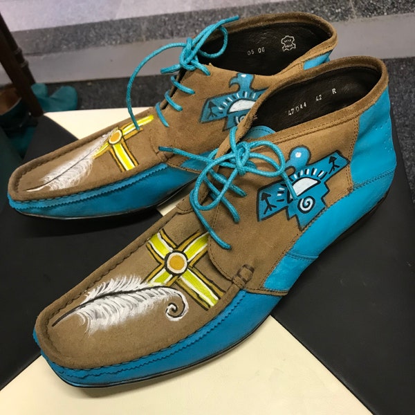 Navajo native Indian style handpainted lace up moccasins feather symbols Thunderbird sun turquoise film theatre prop mens size 8 uk 42 Eu