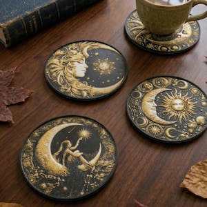 Ensemble de sous-verres en relief mystiques en impression 3D – Ensemble de 4 avec support | Soleil, lune, univers céleste | Style ésotérique